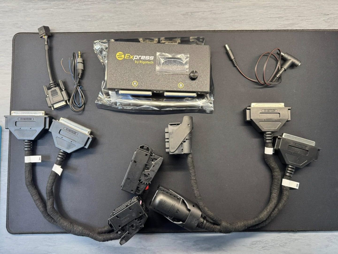 express-bench-cable-set2 express-bench-cable-set